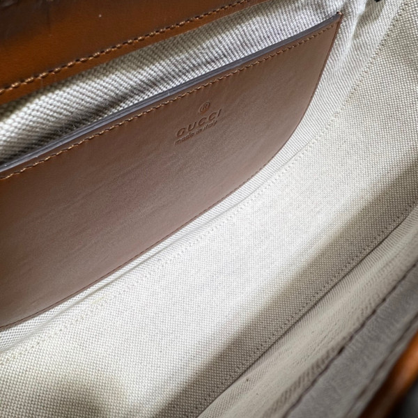 G*u*i small shoulder bag with logo