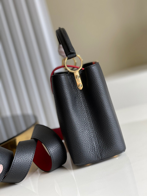 l0*is V*t0n capucines pm