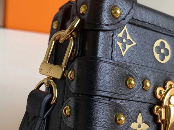 l0*is V*t0n petite malle