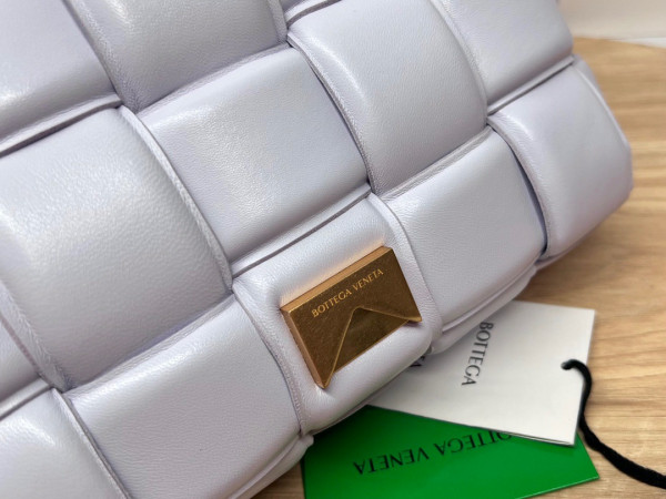 bo*te*ga Ve*ne*ta cassette