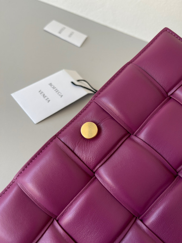 bo*te*ga Ve*ne*ta cassette