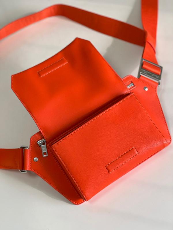 l0*is V*t0n new sling