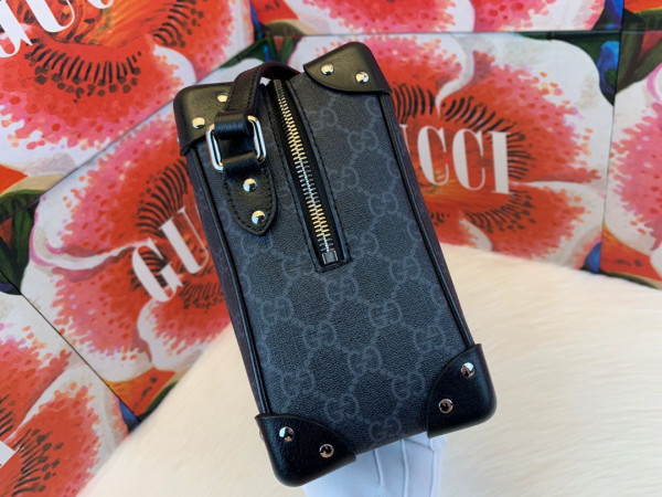 G*u*i gg shoulder bag with leather details