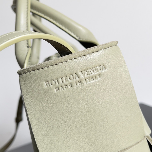 bo*te*ga Ve*ne*ta arco mini tote