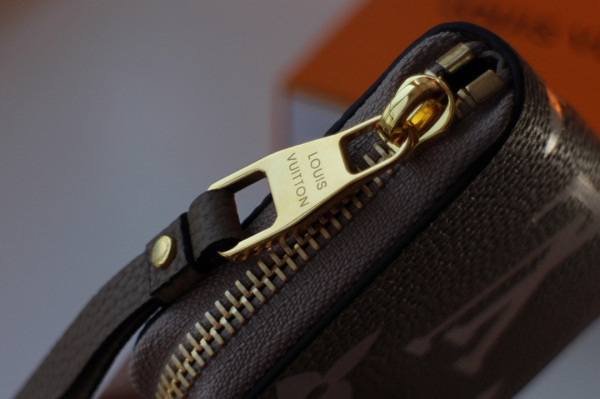 l0*is V*t0n zippy coin purse