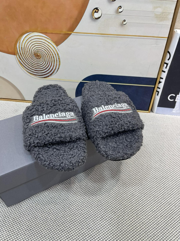 Ba*len*cia*ga sandals