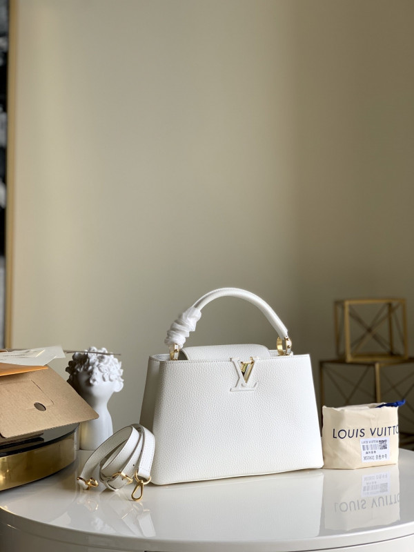 l0*is V*t0n capucines pm