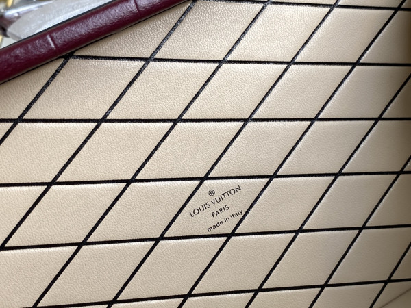 l0*is V*t0n petite malle