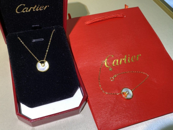 Ca*t*er amulet necklace
