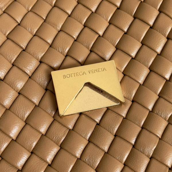 bo*te*ga Ve*ne*ta  small cobble shoulder bag