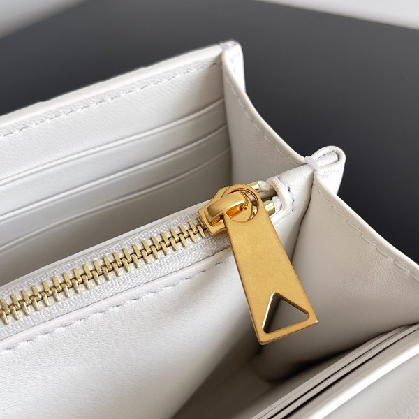 bo*te*ga Ve*ne*ta  andiamo - 19*11.5*3cm