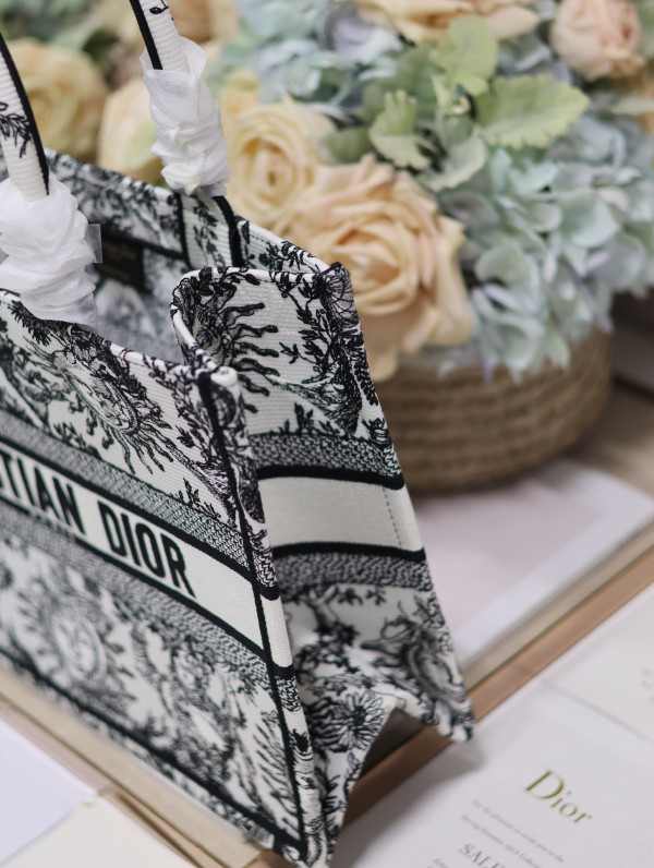 MEDIUM DIRO BOOK TOTE-36*18*28CM