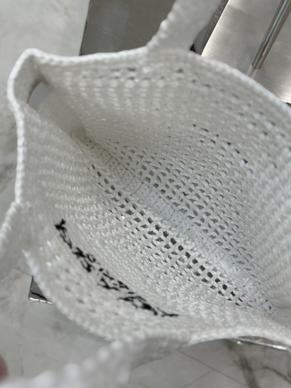 Pra*a crochet tote bag