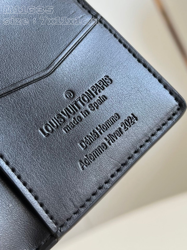 l0*is V*t0n pocket organizer-7.5*11.1*1 cm