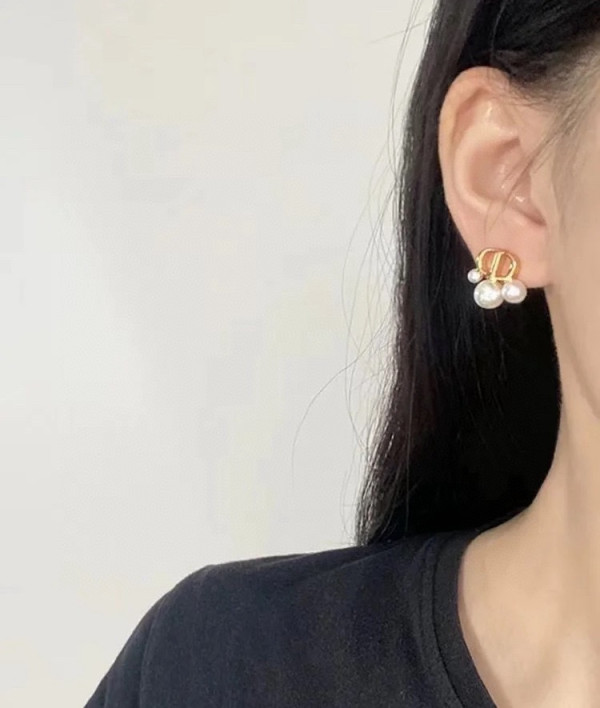 DI0R EARRINGS