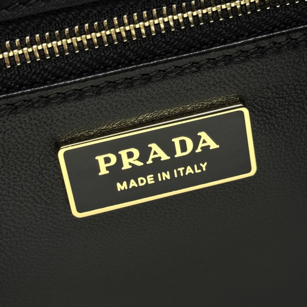 Pra*a soft sound medium leather shoulder bag