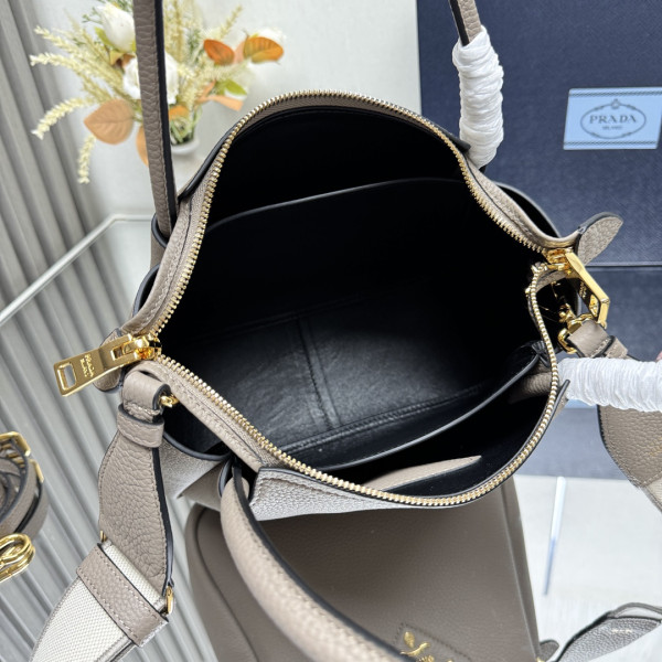 Pra*a small leather bag - 23*21*10cm