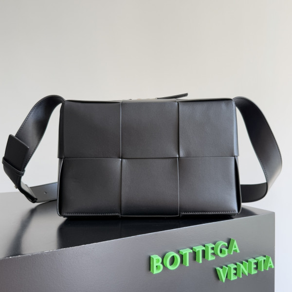 bo*te*ga Ve*ne*ta  arco camera bag -28*18*9cm
