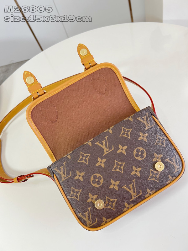 l0*is V*t0n satchel wearable wallet - 15*6*19.5cm