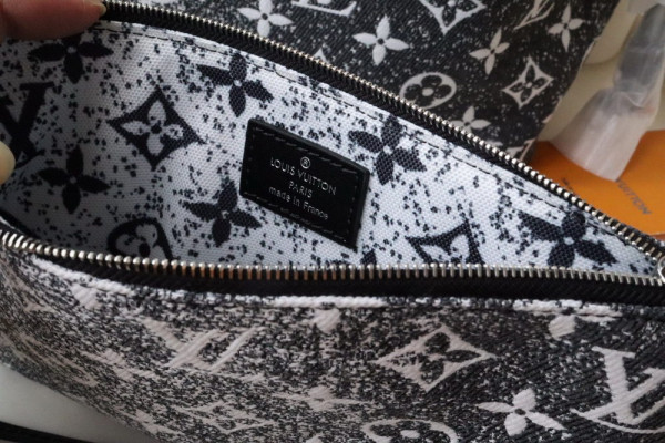 l0*is V*t0n neverfull mm