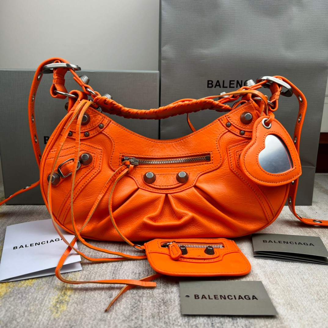 Ba*len*cia*ga women's le cagole small shoulder bag