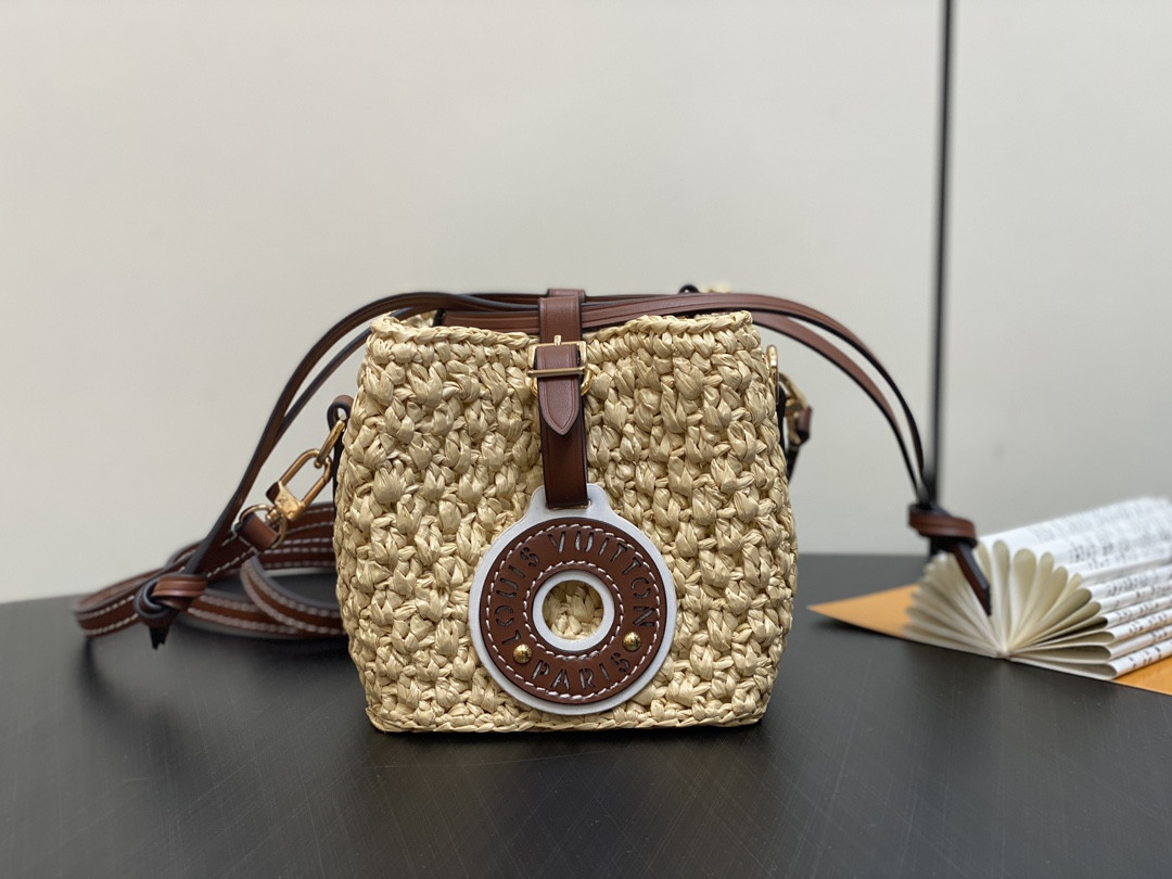 l0*is V*t0n noé -11.5*12*11.5cm